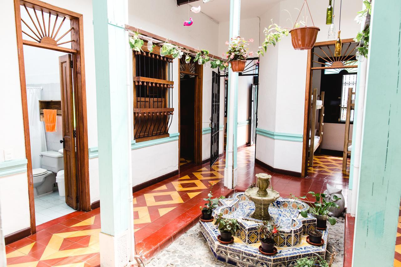 Lulos Hostal Boutique Hostel Кали Екстериор снимка